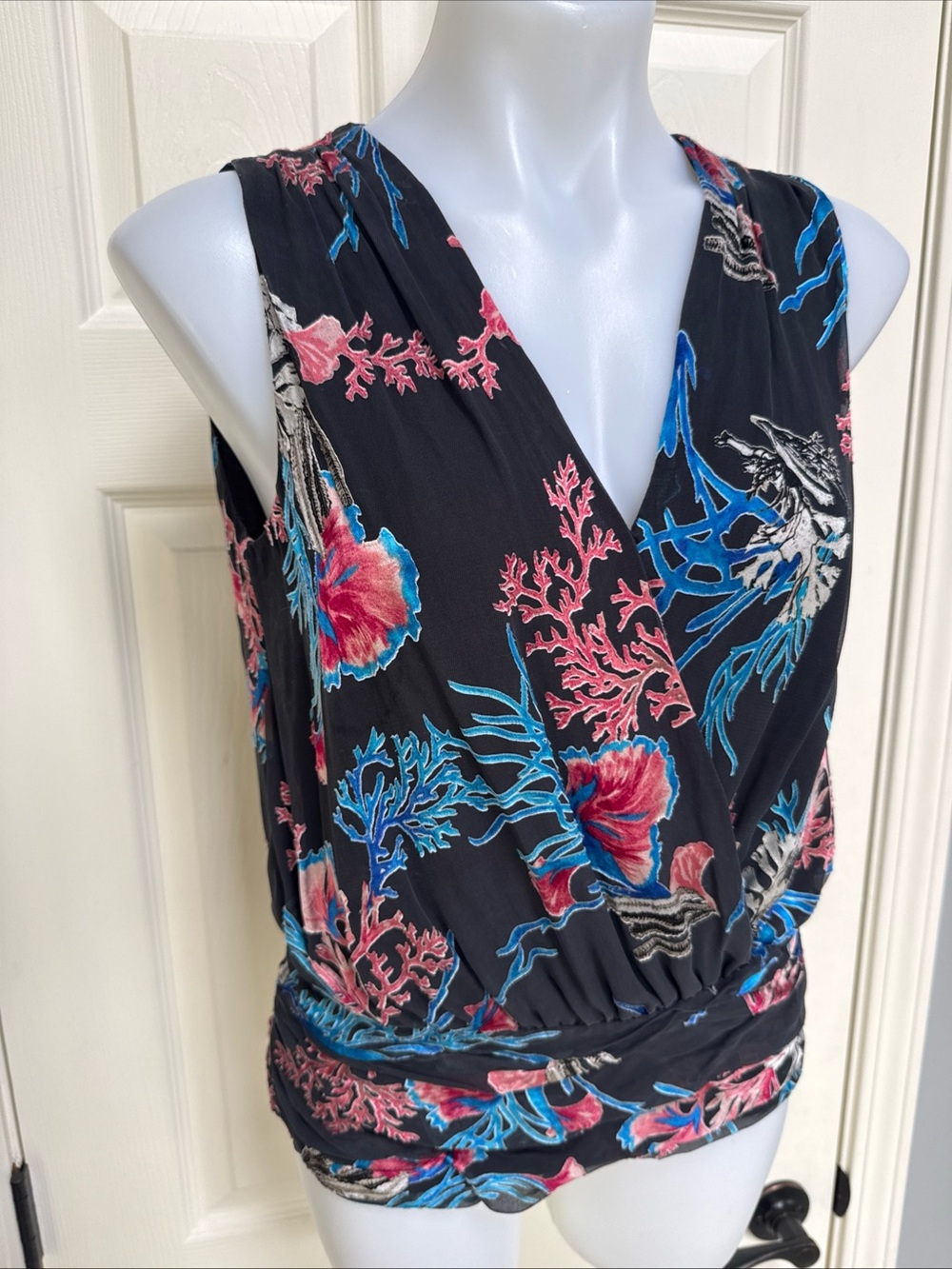 WHITE HOUSE BLACK MARKET Black Coral Floral Silk Smocked Waist Ruffle Tank Top S